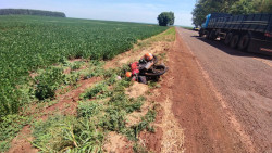 Motociclista bate em buraco, morre e passageiro fica em estado grave