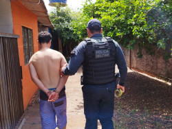 Homem é preso depois de estuprar esposa e esfaquear vizinho