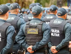Policias registram apreensões de drogas e recuperação de carro furtado