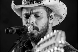 Cantor sertanejo João Carreiro morre aos 41 anos