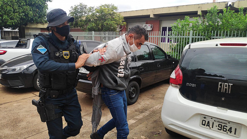 Homem transportava oito toneladas de maconha. Imagens: (Adilson Domingos)