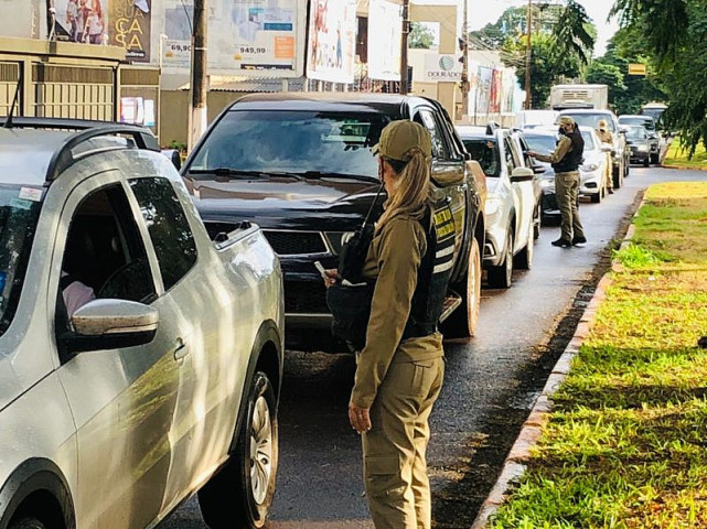 Os agentes de trânsito têm atuado em diversos pontos da cidade. Imagem: (Assecom)