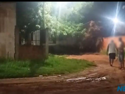 Homem leva facadas em briga por garota de programa