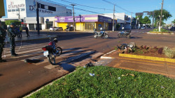 Mulher de 43 anos morre em batida entre motos em cruzamento