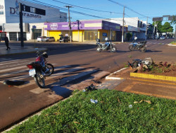 Mulher de 43 anos morre em batida entre motos em cruzamento