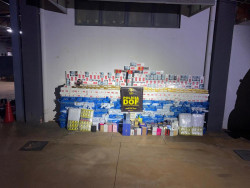 Polícia apreende carro carregado com materiais de contrabando e descaminho