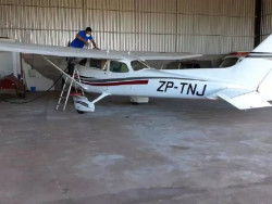 Avião é roubado por homens armados em área do tráfico