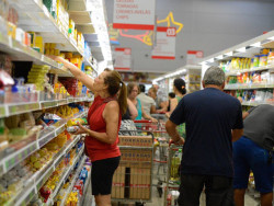 Procon encontra variação de até 250% em produtos da cesta básica