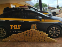 Jovem é flagrado com 80 quilos de pasta-base de cocaína na BR-463