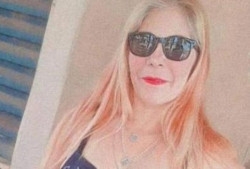 Mulher é assassinada e tem corpo arrastado na rua e jogado em calçada