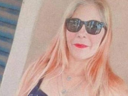 Mulher é assassinada e tem corpo arrastado na rua e jogado em calçada