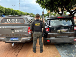 Veículo roubado em Santa Catarina é apreendido com adolescente