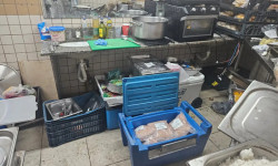 Camarote da Sapucaí é flagrado preparando alimentos no banheiro