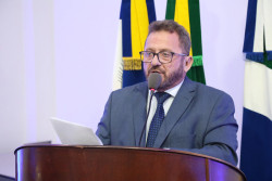 Laudir cobra poda de árvores em cruzamentos para melhorar visibilidade