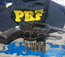 Homem é preso após atirar na ex-mulher e no primo em festa