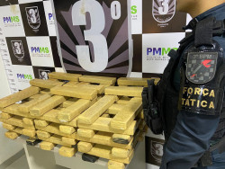 PM fecha entreposto do tráfico e apreende quase 80 quilos de drogas