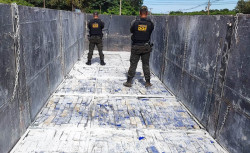 Polícia encontra 2.600 quilos de maconha em carreta