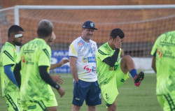 DAC distribui camisas infantis para jogo contra Ivinhema, neste sábado