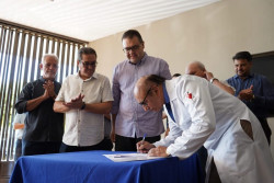 Alan entrega terreno para construção de segunda unidade da Funpema