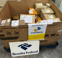 Receita apreende 300 celulares em agência dos Correios