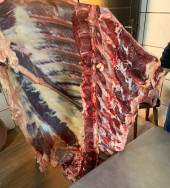 Dois comerciantes são presos por vender carne clandestina em MS