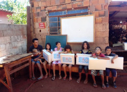 ‘Chamados a Servir’ distribui  chocolate e alimentos