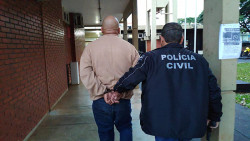 Homem acusado de praticar assaltos em Dourados na tarde desta sexta-feira (Imagem: Adilson Domingos)