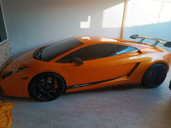 PF apreende Lamborghini em ação contra venda de produtos químicos