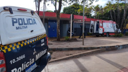 Mulher é atacada a golpes de enxada e internada em estado gravíssimo