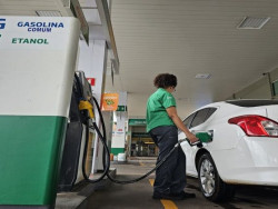 Etanol e gasolina aditivada tem maior variação de preço em abril