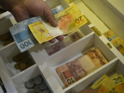 Caixa libera abono do PIS/Pasep para nascidos em março e abril