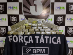 Homem é flagrado pela PM fracionando porções de maconha em Dourados