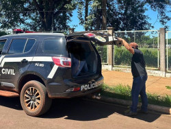 Homem persegue ex até em frente à delegacia e vai preso