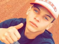 Homem é assassinado a tiros ao lado da namorada em distrito