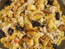 Receita: Salada de Frango Defumado com Parafuso