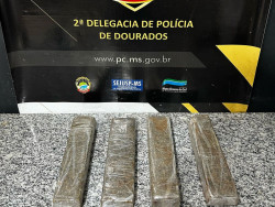 Polícia cumpre 3 mandados de prisão e flagra homem com droga em Dourados