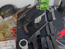 Policial da reserva e comerciante são presos por venda ilegal de armas