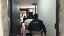 Motorista e três homens encontrados em entreposto do tráfico ficam presos