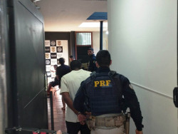 Motorista e três homens encontrados em entreposto do tráfico ficam presos
