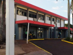 Adolescente bate moto do pai em árvore e morre no Hospital da Vida