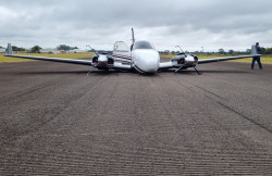 Sem cantores, avião da dupla Jads e Jadson faz pouso “de barriga”