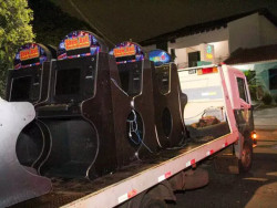 Polícia apreende 14 máquinas e fecha cassino clandestino