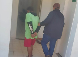 Acusado de cravar faca nas costas da mulher grávida é preso