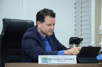 Renato Câmara (MDB) usou a fala na tribuna virtual durante sessão desta quinta-feira (Imagem: Assessoria)