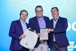 Alan Guedes recebe certificado por apoio ao Cidade Empreendedora