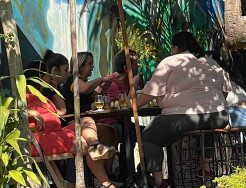 Sem máscara, Maria Imaculada turbina fila dos que furam medidas sanitárias