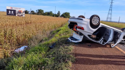 Pneu estoura, carro sai da pista e mulher morre na BR-463