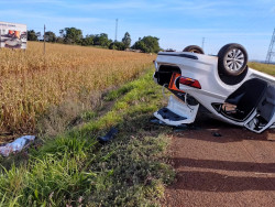 Pneu estoura, carro sai da pista e mulher morre na BR-463
