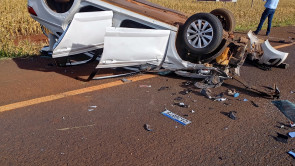 Pneu estoura, carro sai da pista e mulher morre na BR-463