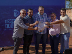 Laudir comemora pavimentação asfáltica do Altos do Indaiá